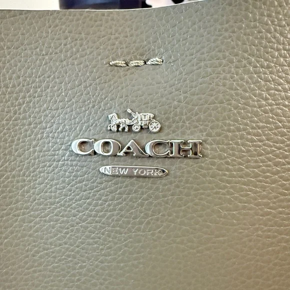 Coach Forest Green Bucket Bag w/Wallet - Picture 3 of 12